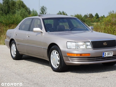 Lexus LS 400