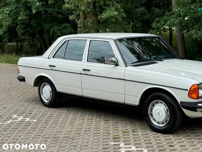 Mercedes-Benz W123