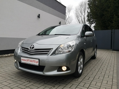 Toyota Verso 1.8 VVTI 147KM Klimatronik Kamera Nawigacja Servis Alu 17 Premium