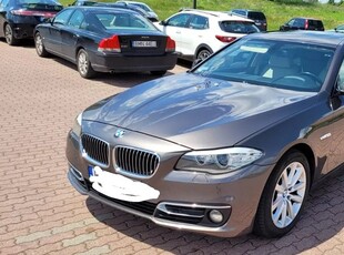 BMW Seria 5 528i Touring Sport-Aut