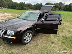 Chrysler 300c 4 x 4 benzyna 250 koni sprowadzony