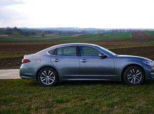 Infiniti Q70 Hybrid Premium Tech