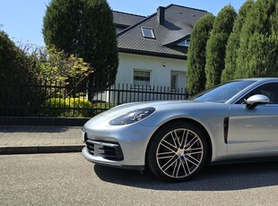 Porsche Panamera 4