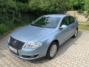 Volkswagen Passat 1.6 FSI Highline