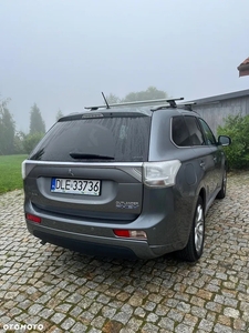 Mitsubishi Outlander III PHEV Hybrid ( nagłośnienie dodatkowe Rockford Fosgate )