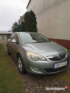 Opel Astra J rok 2010 d