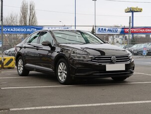 Volkswagen Passat B8 , Salon Polska, Navi, Klimatronic, Tempomat, Parktronic,