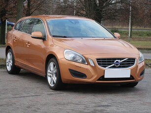 Volvo V60 I , Salon Polska, Serwis ASO, Automat, Navi, Xenon, Bi-Xenon,