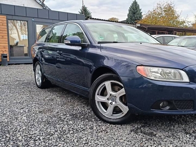 Volvo V70 2.0T•2011r•Skóra•Bogate wyposażenie•Hak•203KM