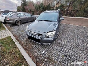 Uszkodzona Toyota Avensis 2003 1.6 Kombi