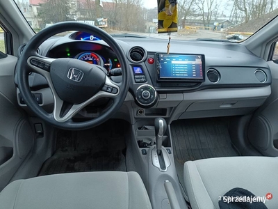 Hybryda Honda Insight jak Prius