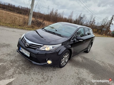 Toyota Avensis 2013 rok