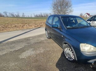 Opel Corsa 1.7 diesel. Jak na ten rocznik to nawet niOpel Cors C 1.7 diesel