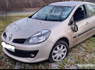 Renault Clio 1.6 LPG - uszkodzony_sprzedam całość