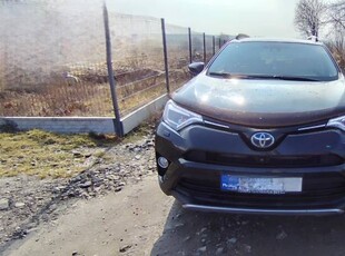 Toyota Rav 4 hybryda bogata opcja