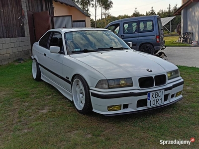 BMW e36 328 - 2.8 193km benzyna