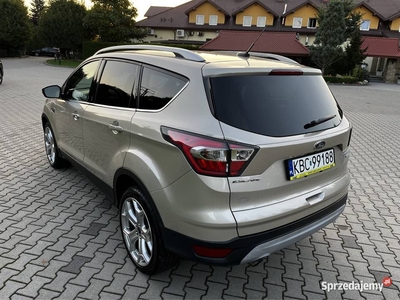 Ford kuga escape titanium