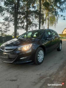 Opel Astra rok 2015 przebieg 104tyś