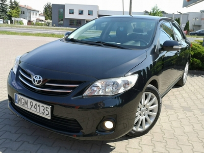 Toyota Corolla X Sedan Facelifting 1.6 Valvematic 132KM 2012