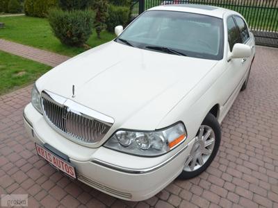 Lincoln Town Car III Signature Limited