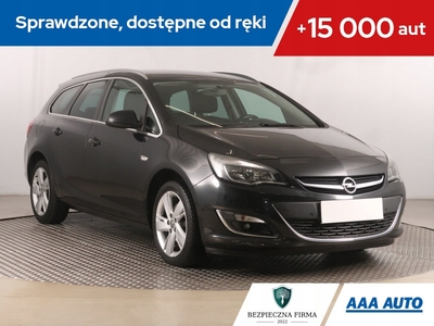 Opel Astra J Sports Tourer Facelifting 1.7 CDTI ECOTEC 130KM 2014