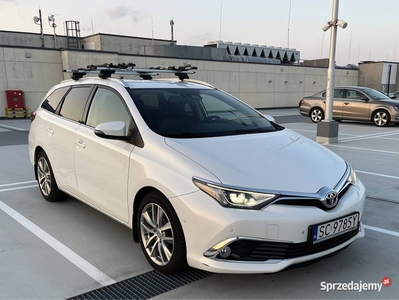 Toyota Auris Touring 1.6 Prestige Salon PL