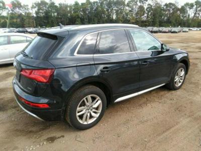 Audi Q5 2020, 2.0L, 4x4, porysowany lakier