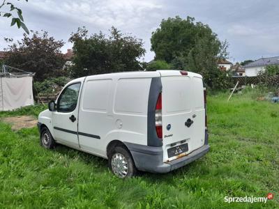 Fiat Doblo 1.9 Uszkodzony w całości na Części