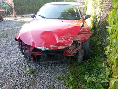 Alfa Romeo 147 1.6 benzyna 2006 , uszkodzona