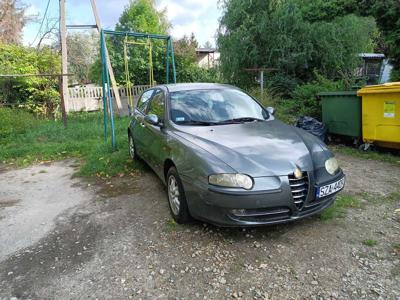 Alfa Romeo 147 rok 2002, uszkodzona