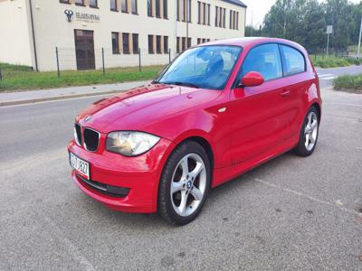 BMW seria 1 Bogate wyposażenie niski przebieg 6 biegów