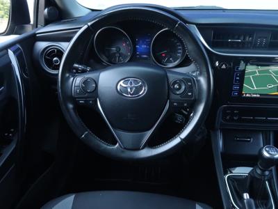 Toyota Auris 2015 1.6 Valvematic 115934km Kombi