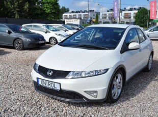 Honda Civic VIII Hatchback 3d 1.8 i-VTEC 140KM 2011