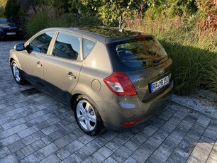 Kia Cee'd Zadbana bezwypadkowa - przepiękny perłowy kolor !