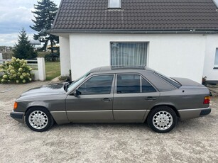 Mercedes-Benz W124 300E benzyna