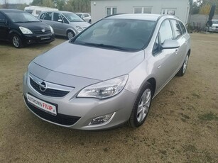 Opel Astra J Sports Tourer 1.4 Twinport ECOTEC 100KM 2012