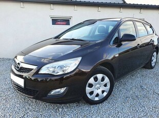 Opel Astra J Sports Tourer Facelifting 1.4 Turbo ECOTEC 120KM 2012