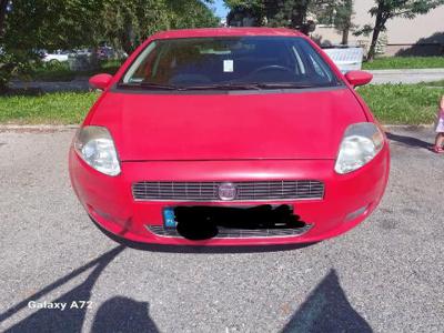 Czerwony Fiat Punto