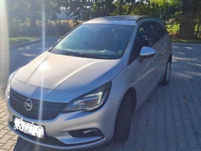 Sprzedam zadbany Opel Astra K z 2017r.