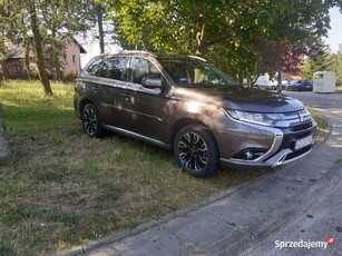 Mitsubishi Outlander PHEV Intense +