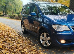 Volkswagen Touran benzyna grzane fotele czujniki parkowania