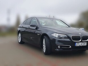 BMW Seria 5 520d xDrive Luxury Line