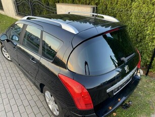 Peugeot 308 Benzyna, klimatronik, 9 airbag, światła dzienne, hak, 7 miejsc