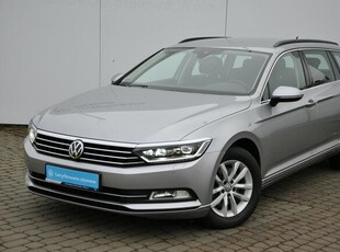 Volkswagen Passat 2.0TDI 150KM Comfort Navi LED Czujniki ACC 1wł SalonPL Gwar. Dealer