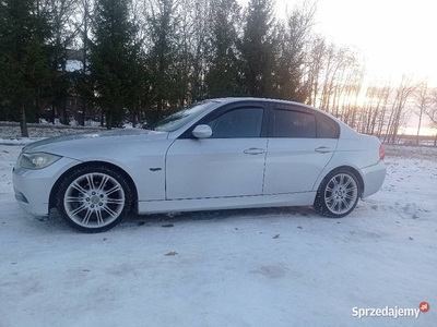 BMW E90 320i