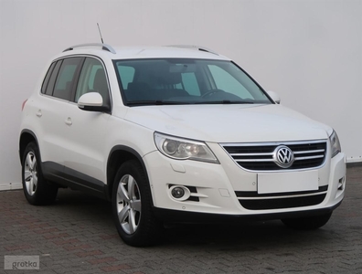 Volkswagen Tiguan , Salon Polska, Xenon, Bi-Xenon, Klimatronic, Parktronic