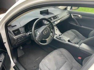 SPRZEDAM LEXUS CT200h