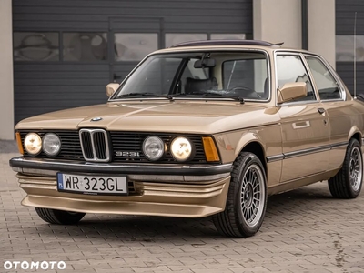 BMW Seria 3 323i