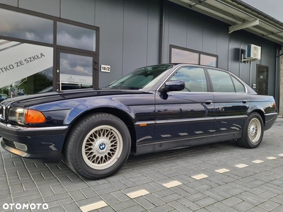 BMW Seria 7 740i V8