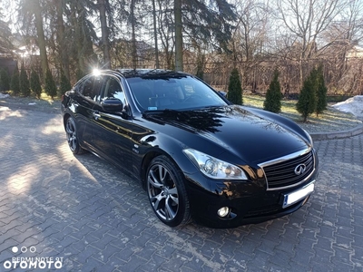 Infiniti M